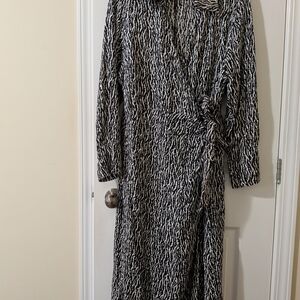 H&M Black and White Patterned Long Sleeve Dress